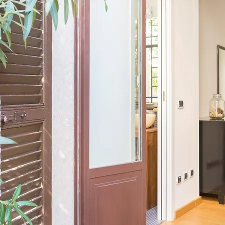 Plum Guide - Palm Fronds Apartman *