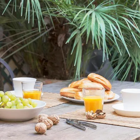 Plum Guide - Palm Fronds Apartman *